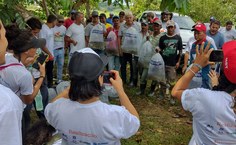 Distribuição de alevinos aos agricultores (Foto: arquivo pessoal)