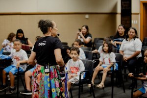 Crianças do Colégio de Aplicação da Ufal visitam Bienal e se encantam