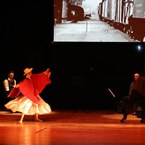 Espetáculo no palco do Teatro Gustavo Leite