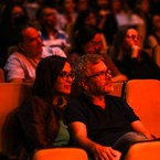 Público prestigia espetáculo no palco do Teatro Gustavo Leite