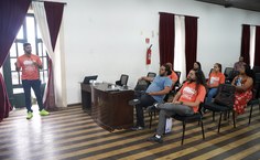 Aluno Fagundes Souza apresentando trabalho