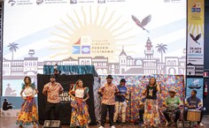 Apresentação cultural no encerramento da festa