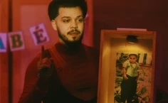 Sucesso de público em PE, 'Tempo de Vagalume' chega pela primeira vez em Maceió