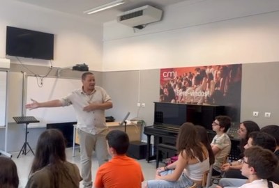 Professor Marcos Moreira fala para alunos e alunas portugueses no Conservatório de Música da Jobra - polo Vouzela | nothing