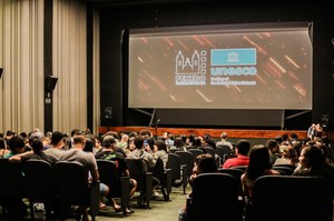 População lota sessão de estreia na reabertura do Cine Penedo