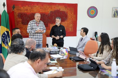 Reitor Josealdo Tonholo e o secretário Flávio Saraiva