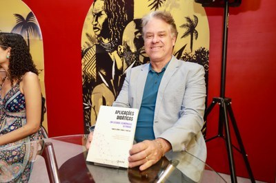 Autores lançam livros voltados à temática educacional