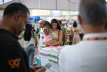 Bienal gera renda e movimenta economia