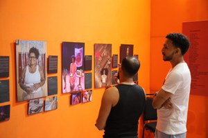 Bienal exalta protagonismo negro com poesia e imagens, confira