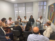 Reunião com o titular da Cátedra, professor Mozart Neves Ramos, reitor honorário/UFPE, para análise dos trabalhos realizados durante 2025 junto aos 12 municípios alagoanos participantes