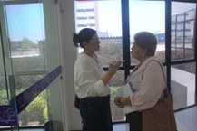 Repórter Maria Villanova e a reitora Ana Dayse Dorea