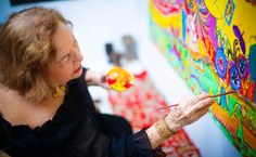 Tânia Pedrosa possui, em suas obras, o estilo característico da arte naif Foto Reprodução