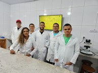 Professora Ana Paula, Emanuel Silva (de boné) e os alunos Adrian Martins, Hyago Ramos, Geanisson Conceição e Gabriel Evangelista