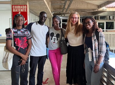 Estudantes africanos e professora Manuela Callou, coordenadora da Assessoria de Intercâmbio Internacional da Ufal