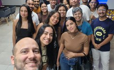 Professor Rodrigo com equipe da Feac responsável pelo minicurso
