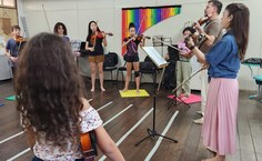 Ensaio geral das turmas de violino