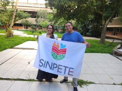 Vera Pontes, coordenadora-geral do Sinpete Nacional e o professor Júlio Bispo, diretor acdêmico do Campus do Sertão