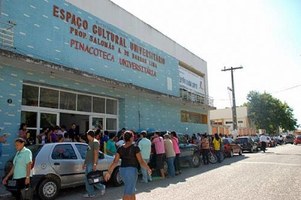 Matrículas para Inglês: atendimento com a senha