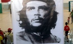 banner do Che no ginásio