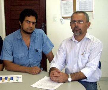 Prof. Márcio Santos (de azul) e prof. Cícero Gomes