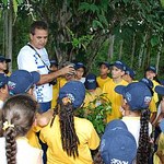 Alunos participam de ação de reflorestamento da mata ciliar