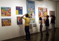 Participantes do Curso aproveitaram para visitar a exposição de Lula Nogueira