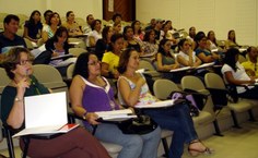 Estudantes de Biblioteconomia aprendem normas
