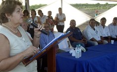 Reitora discursa durante a solenidade