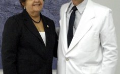 Reitora Ana Dayse comemora o convênio com o presidente da Casa, Ricardo Nogueira