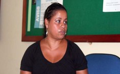 Mãe lamenta a morte do filho e afirma que culpa foi da burocracia (Foto: Porllanne Santos)