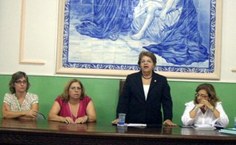Reitora Ana Dayse Dorea saúda os alunos