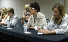 Anamélea Campos, coordenadora da UAB, fala aos presentes