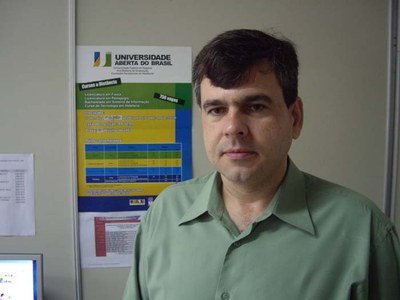 Luis mercado, coordenador da pós-graduação em Educação