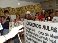 Alunos protestaram contra falta de professores