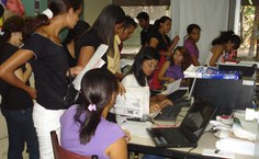 Candidatos disputam uma das 510 vagas oferecidas no Pré-Vestibular Comunitário 2009