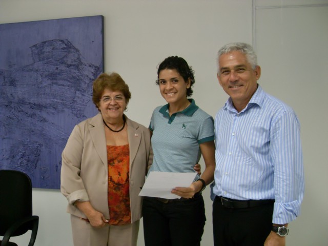 Joelma de Oliveira Albuquerque, com a reitora Ana Dayse e o vice Eurico Lobo