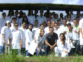 Alunos de Medicina Veterinária realizam atividades de manejo em rebanho bovino