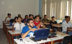 Alunos atentos às apresentações científicas