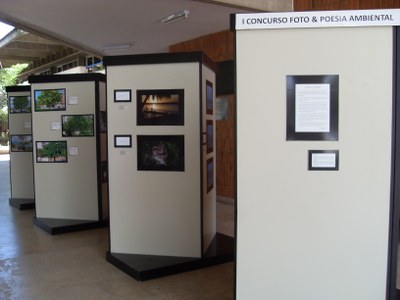 Exposição no hall da Reitoria