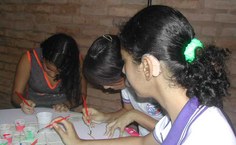 Alunos surdos participam de oficina de pintura