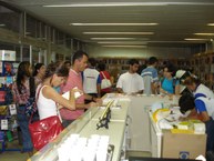 Público presente ao lançamento dos livros na Edufal