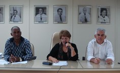 Reitora, vice-reitor e diretor do DAP na posse