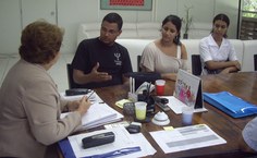 Reitora recebe representantes dos alunos no gabinete