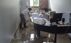 Limpeza também no Ctec, um dos prédios mais atingidos