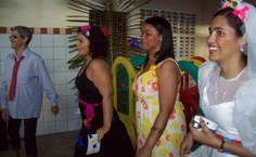 Diretora do NDI, Pajuçara Marroquim, e a equipe entraram na dança