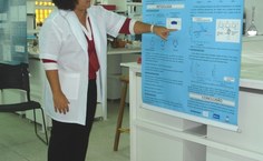 Professora Fabiane Galdino explica o painel premiado