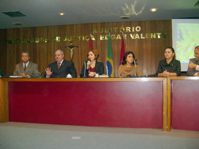 Apresentação do relatório no MP. Foto de Janaina Ribeiro