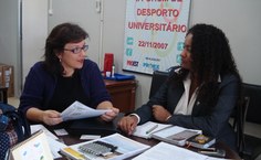 Reunião entre a professora Ruth Vasconcellos e Regina Lopes