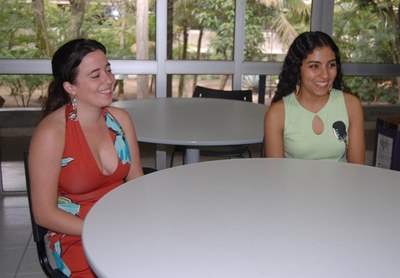 Maria Elisa Costa e Flávia Rabelo em entrevista à Ascom