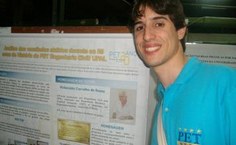 Artur Piatti apresentando trabalho no Enapet